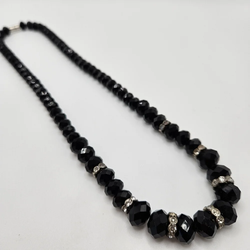 VINTAGE Faceted Black Glass and Rhinestone Beaded Strand Necklace Magnetic Back